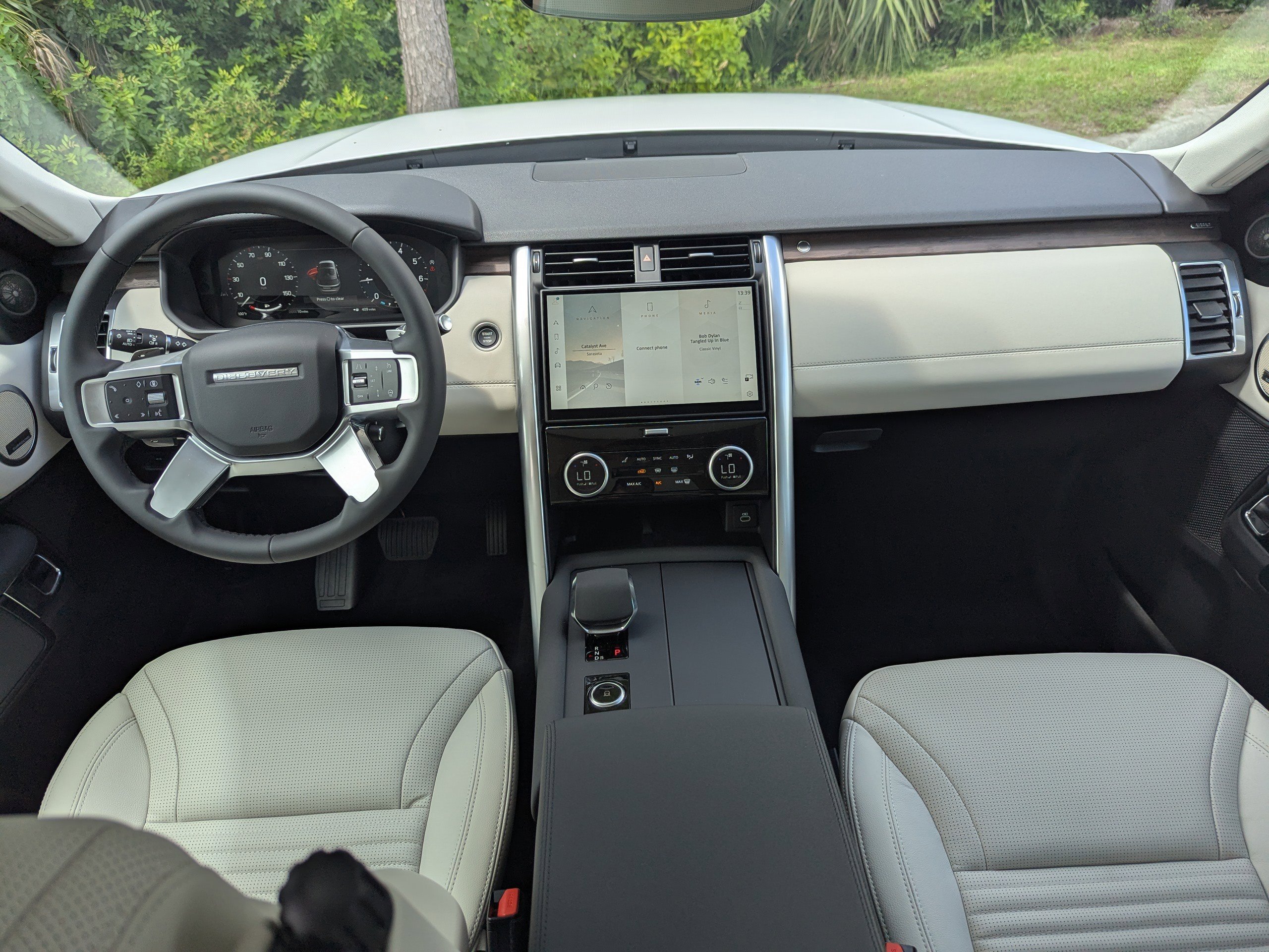 2025 Land Rover Discovery S photo 13
