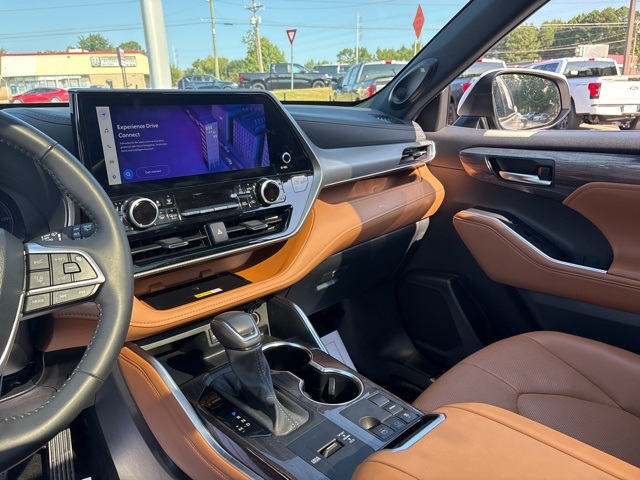 2024 Toyota Highlander Platinum photo 16