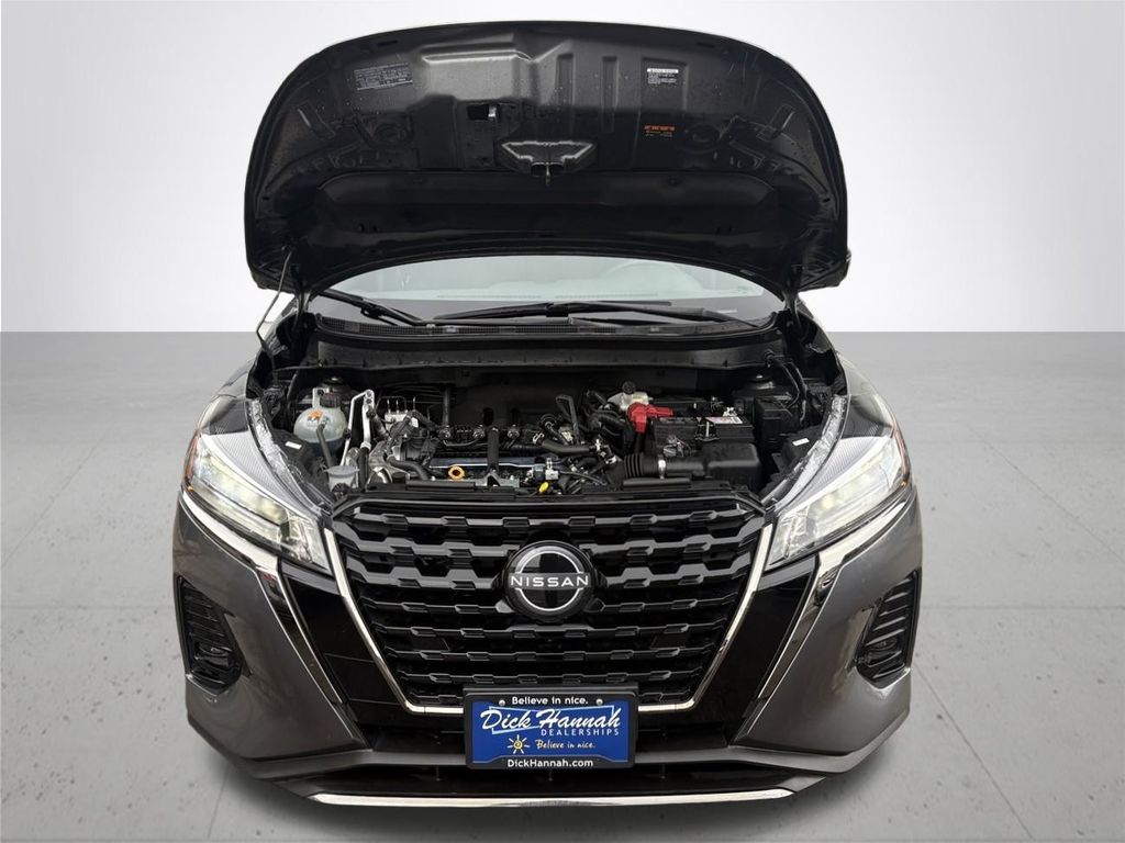 2023 Nissan Kicks SR photo 4