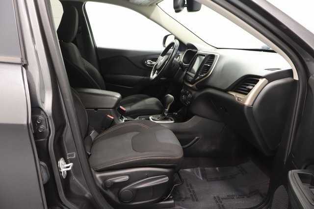 2016 Jeep Cherokee Altitude photo 12