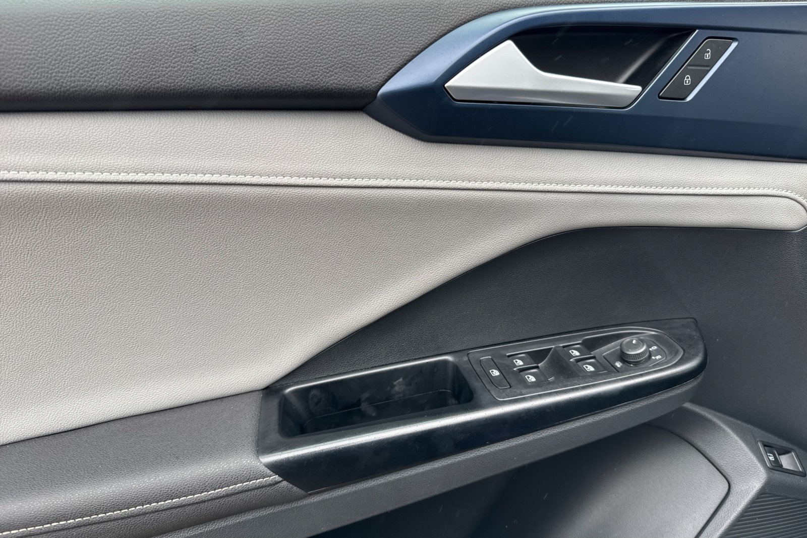 2024 Volkswagen Taos SE photo 11