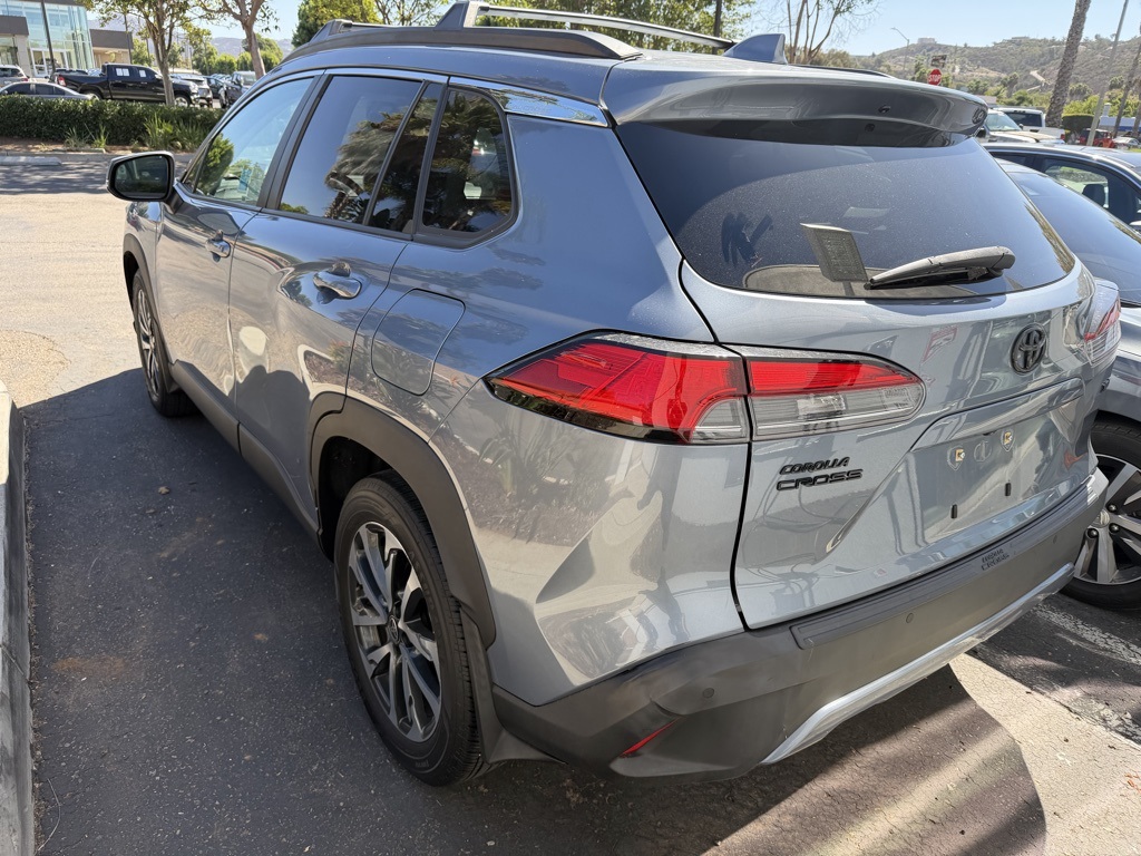 2022 Toyota Corolla Cross XLE photo 3