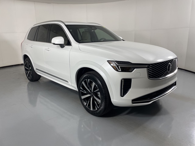 2026 Volvo XC90 B5 AWD Core photo 2