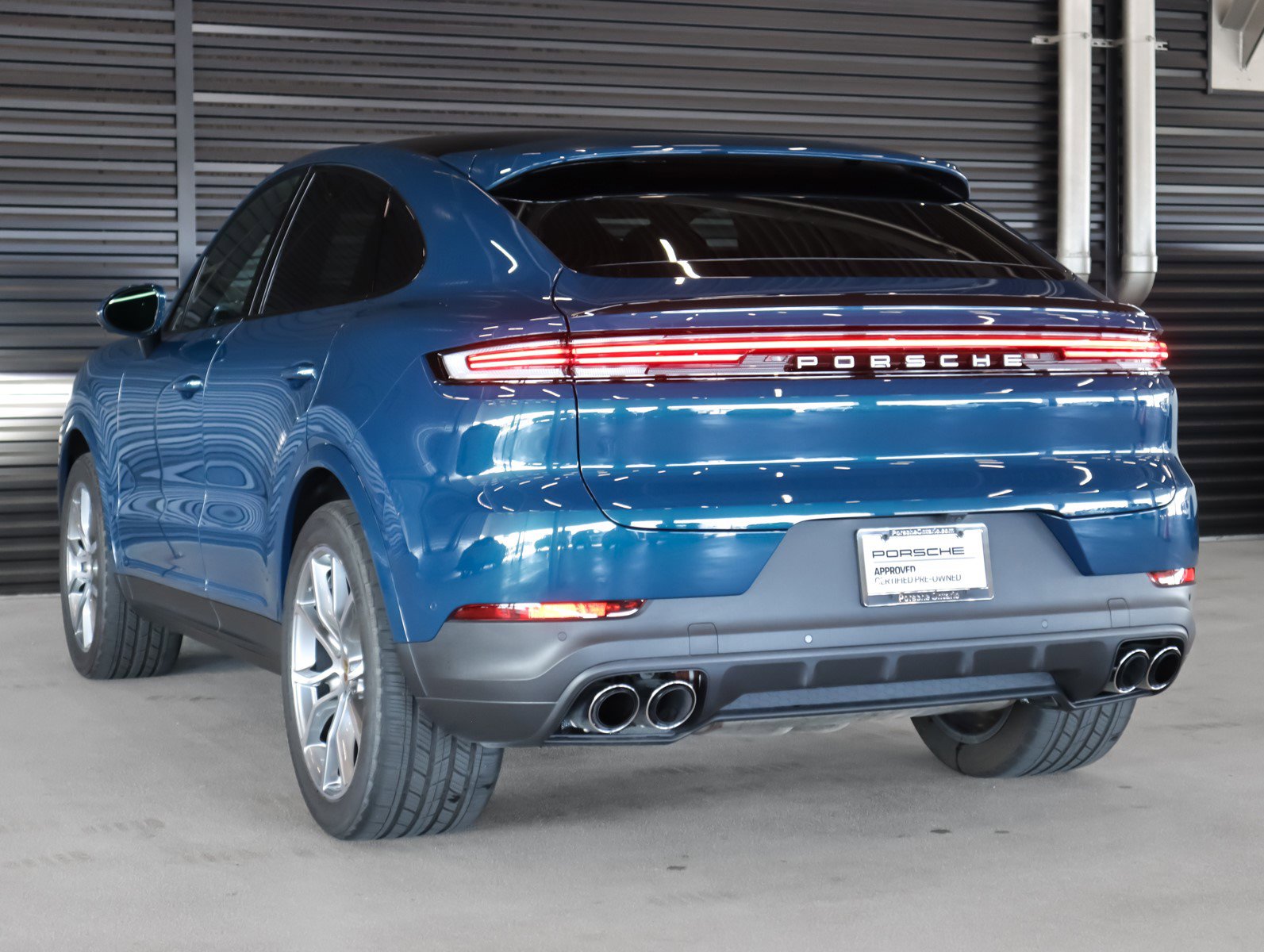 2024 Porsche Cayenne Coupe photo 3