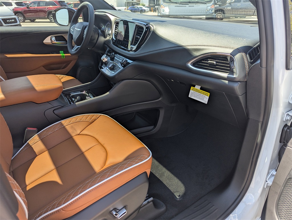 2026 Chrysler Pacifica Pinnacle photo 38