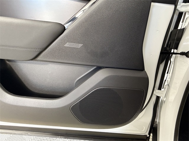 2026 Land Rover Range Rover Velar SE photo 19