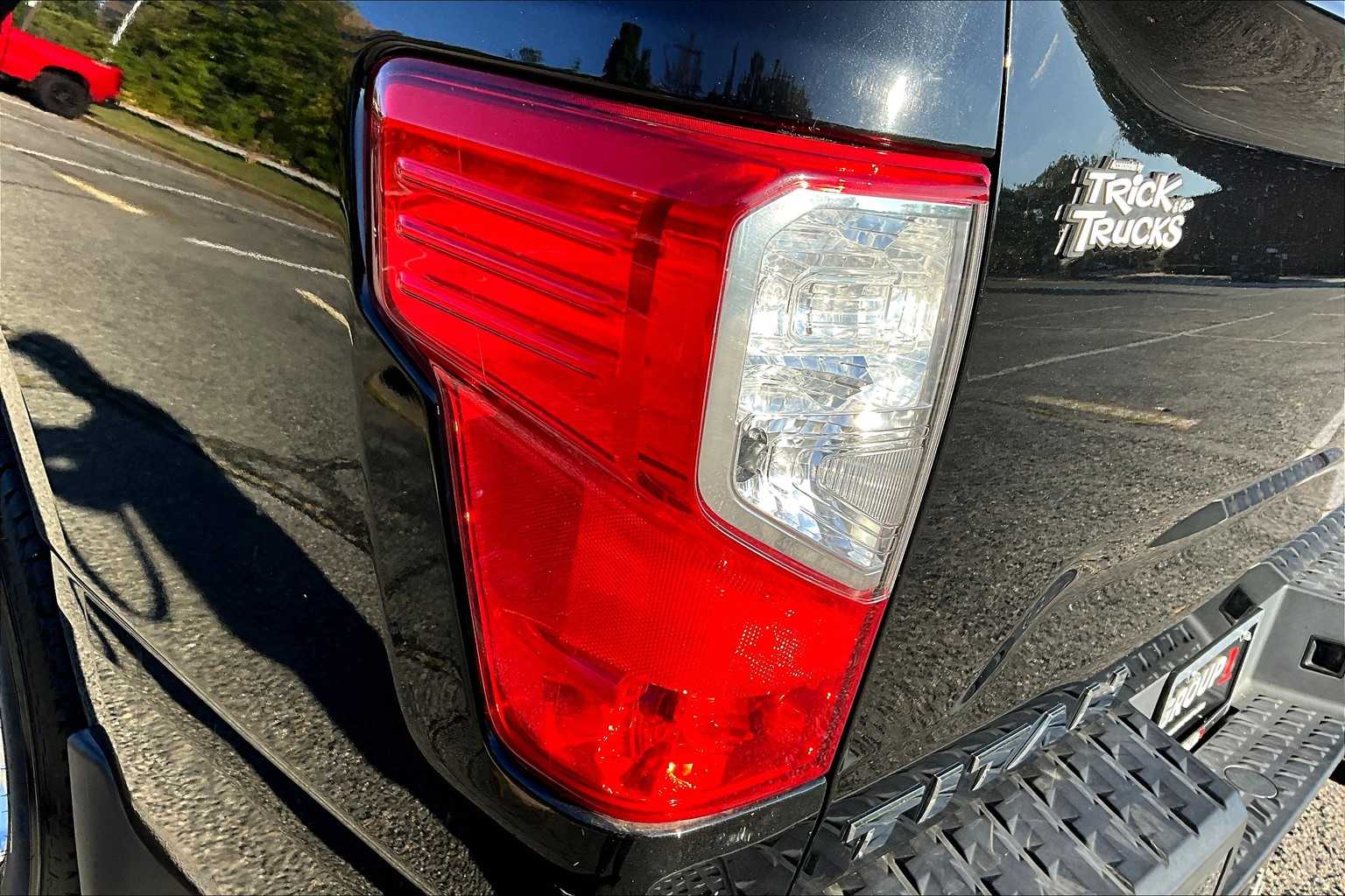 2019 Nissan Titan SV photo 27