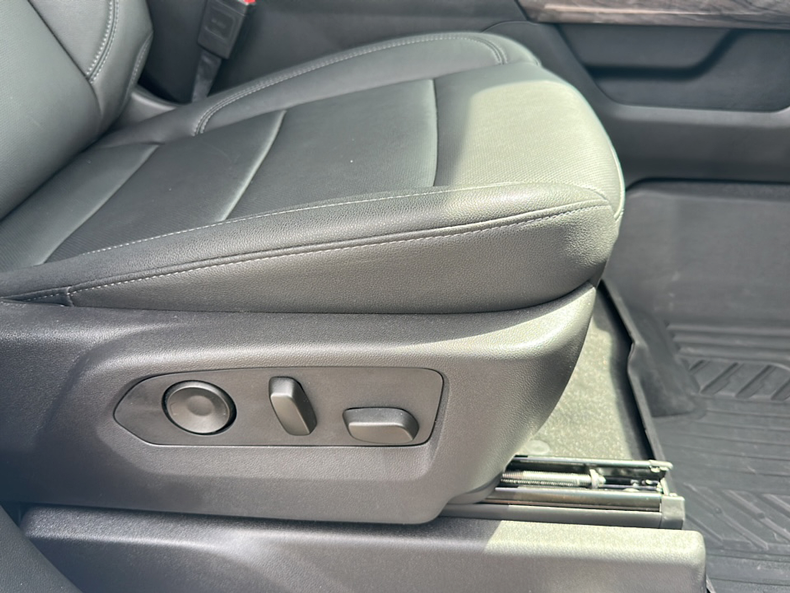 2024 Chevrolet Silverado 1500 LTZ photo 13