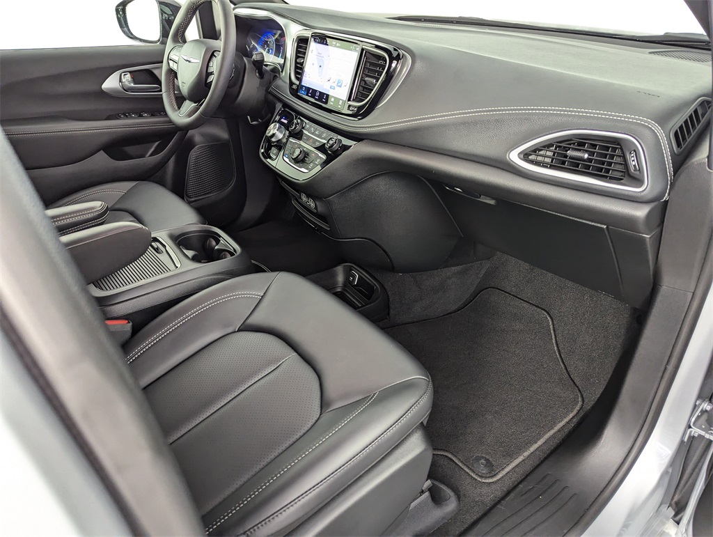 2024 Chrysler Pacifica Touring L photo 34