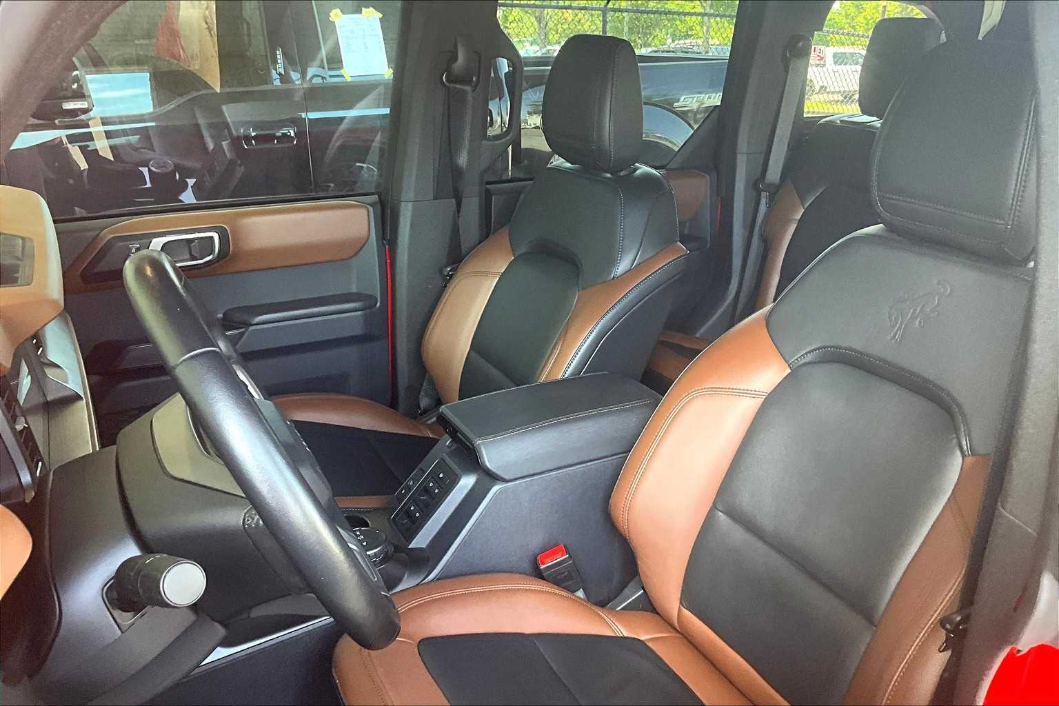 2024 Ford Bronco Outer Banks photo 7