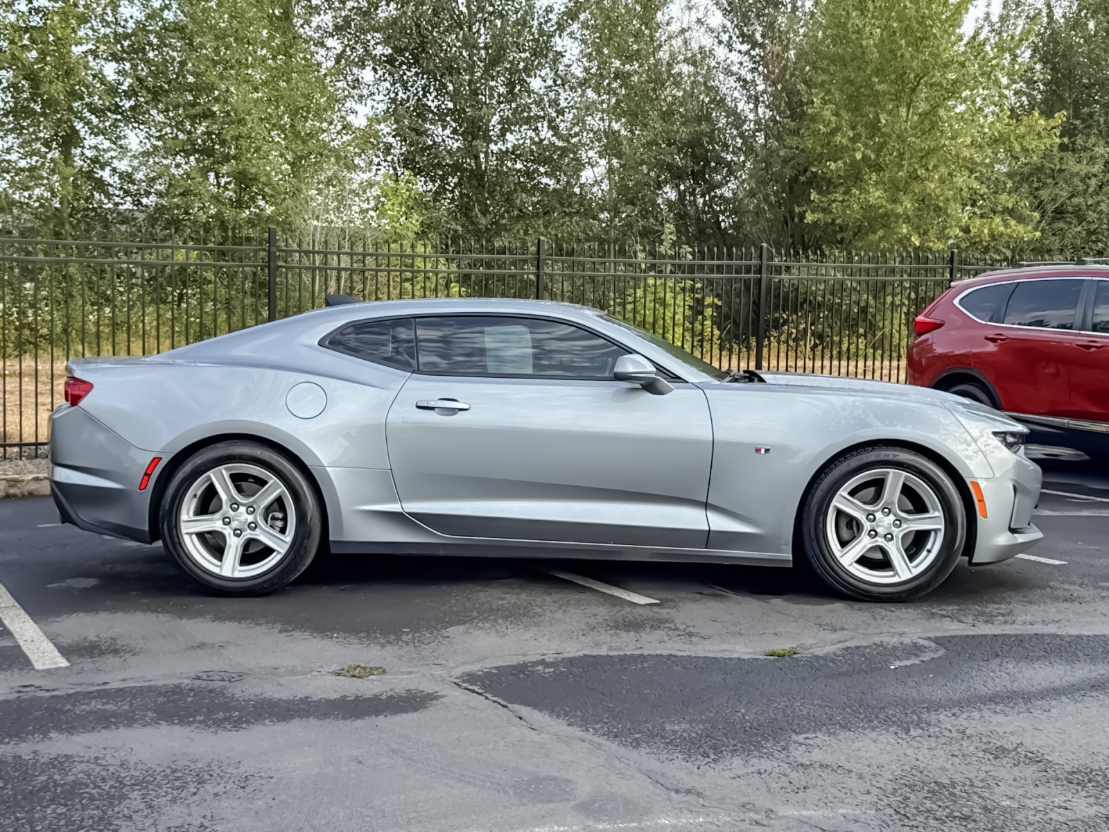 2023 Chevrolet Camaro 1LT photo 2