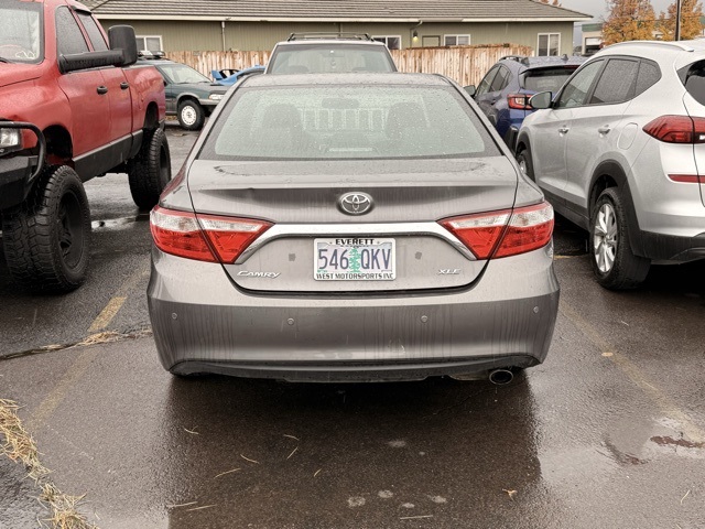 2016 Toyota Camry XLE photo 3
