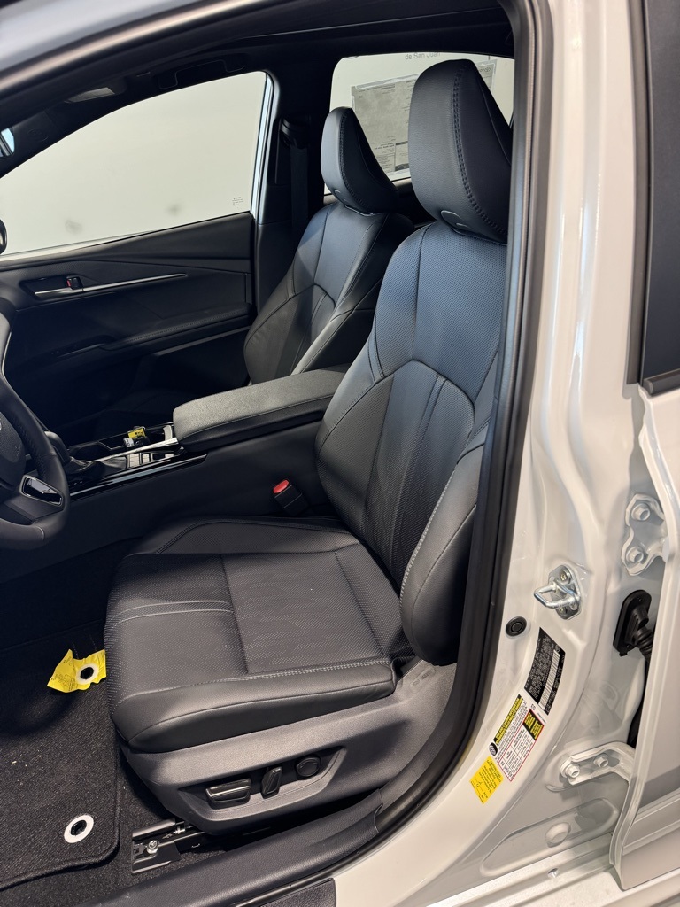 2025 Toyota Camry photo 25