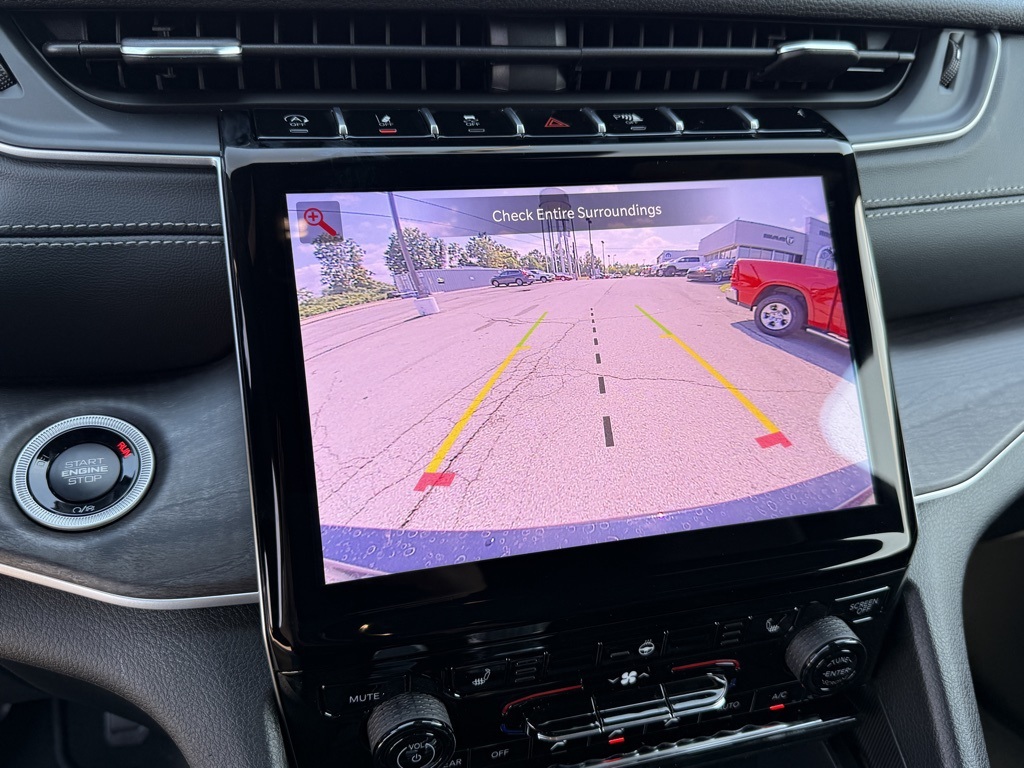 2025 Jeep Grand Cherokee Limited photo 19