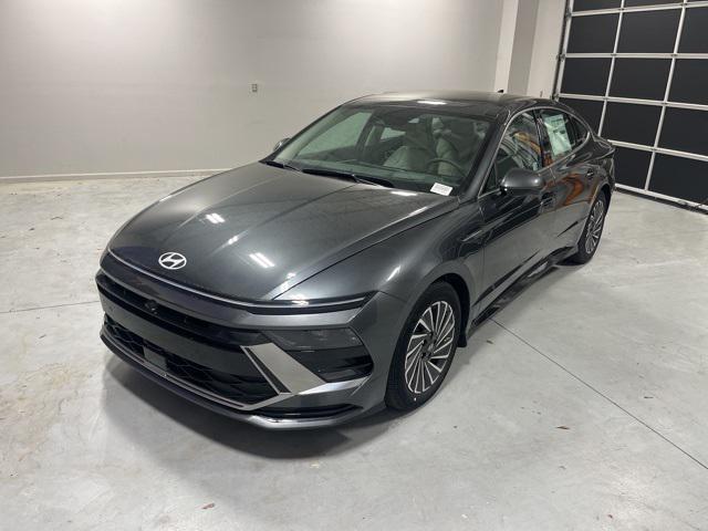 2025 Hyundai Sonata Hybrid Limited photo 3