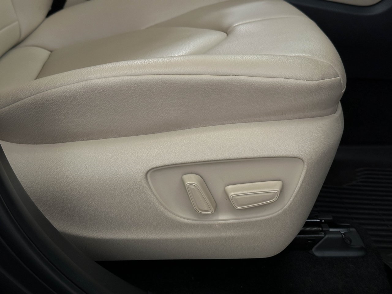 2024 Toyota Highlander Hybrid XLE photo 20