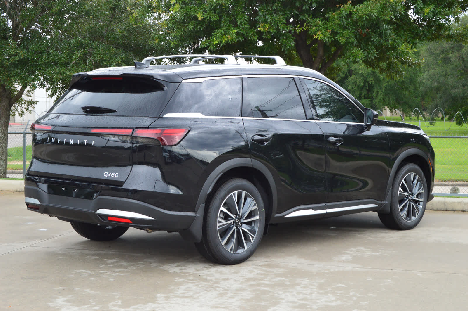 2026 Infiniti QX60 Luxe photo 3