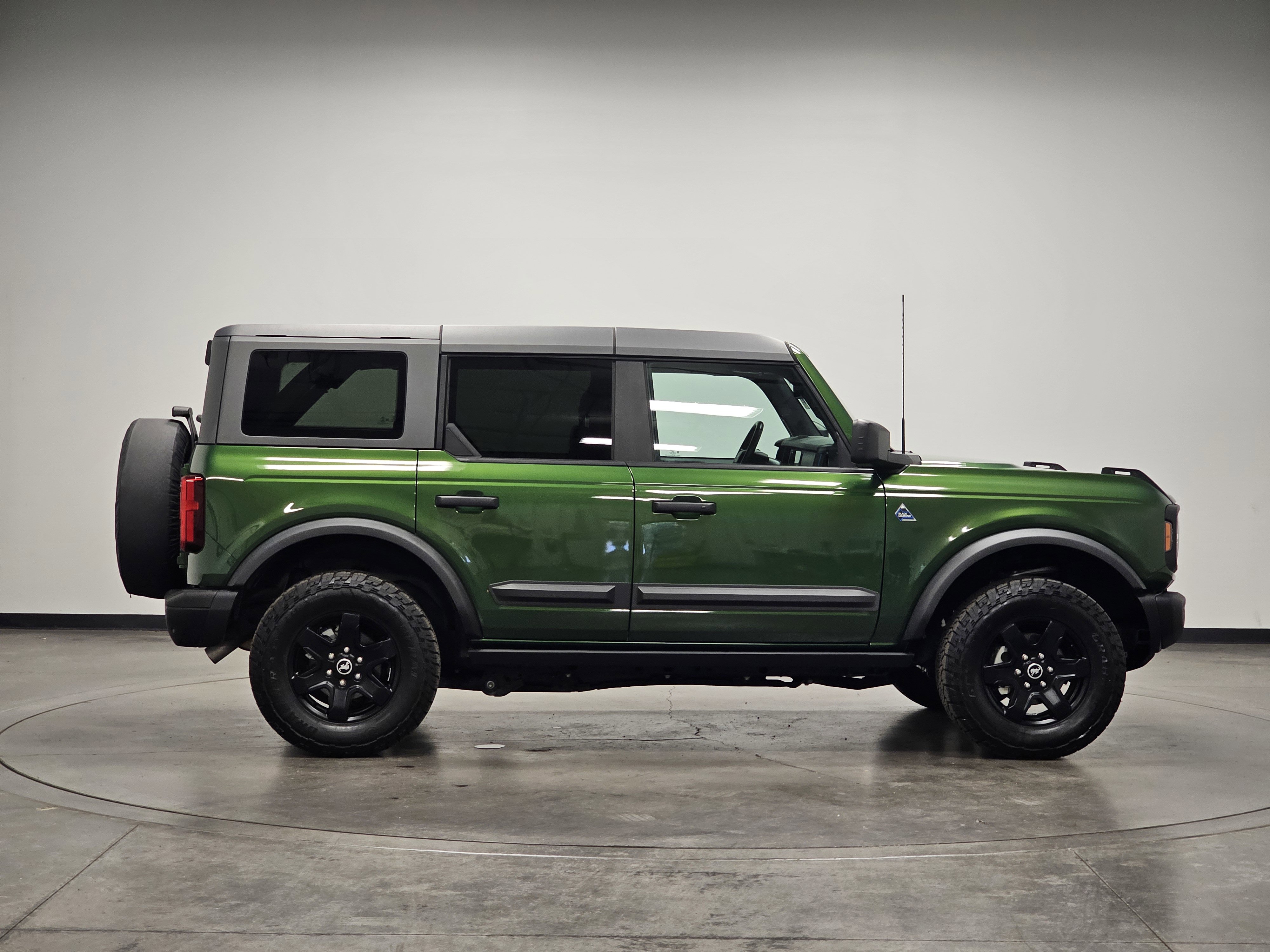 2024 Ford Bronco Black Diamond photo 8