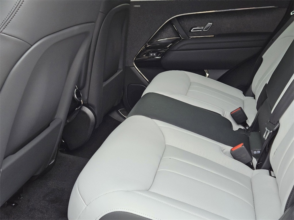 2025 Land Rover Range Rover Sport SE photo 27