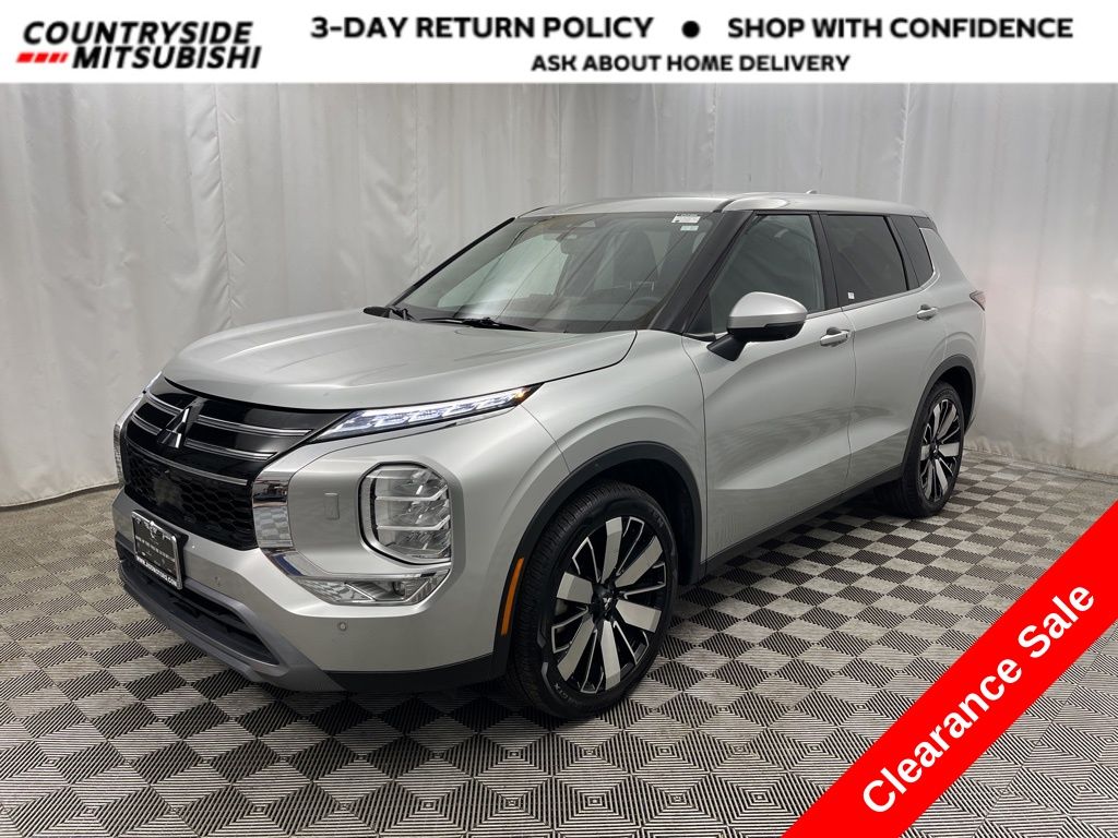 2025 Mitsubishi Outlander SE's photo