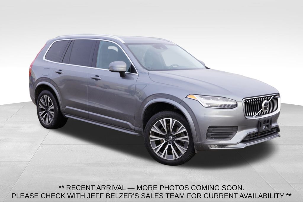 2020 Volvo XC90 Momentum's photo