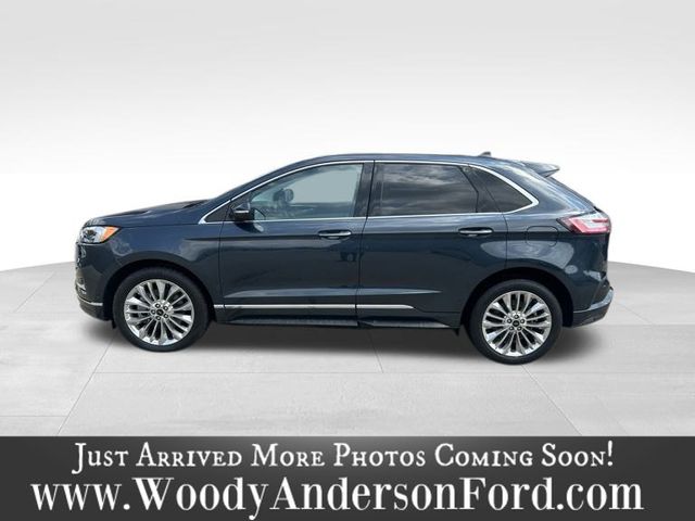 2022 Ford Edge Titanium photo 2