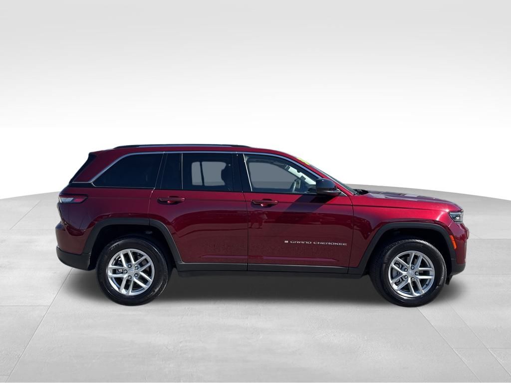 2023 Jeep Grand Cherokee Laredo's photo