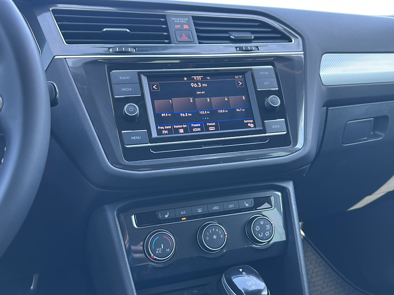 2023 Volkswagen Tiguan S photo 11