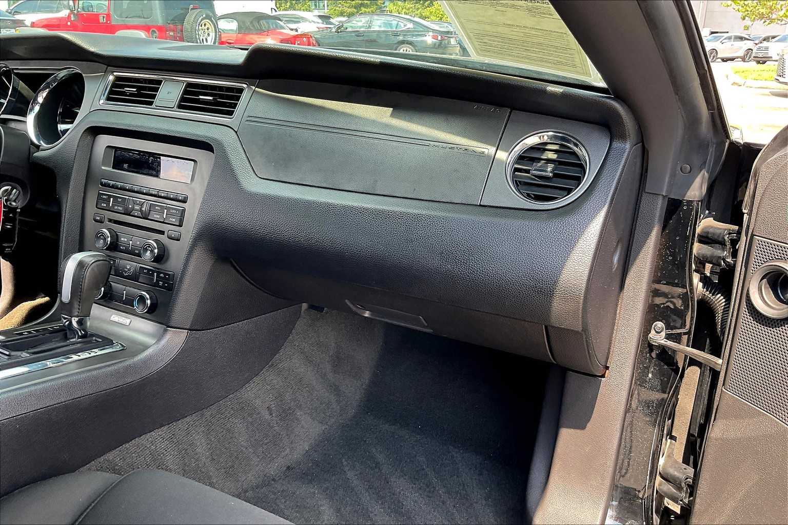 2014 Ford Mustang V6 photo 14