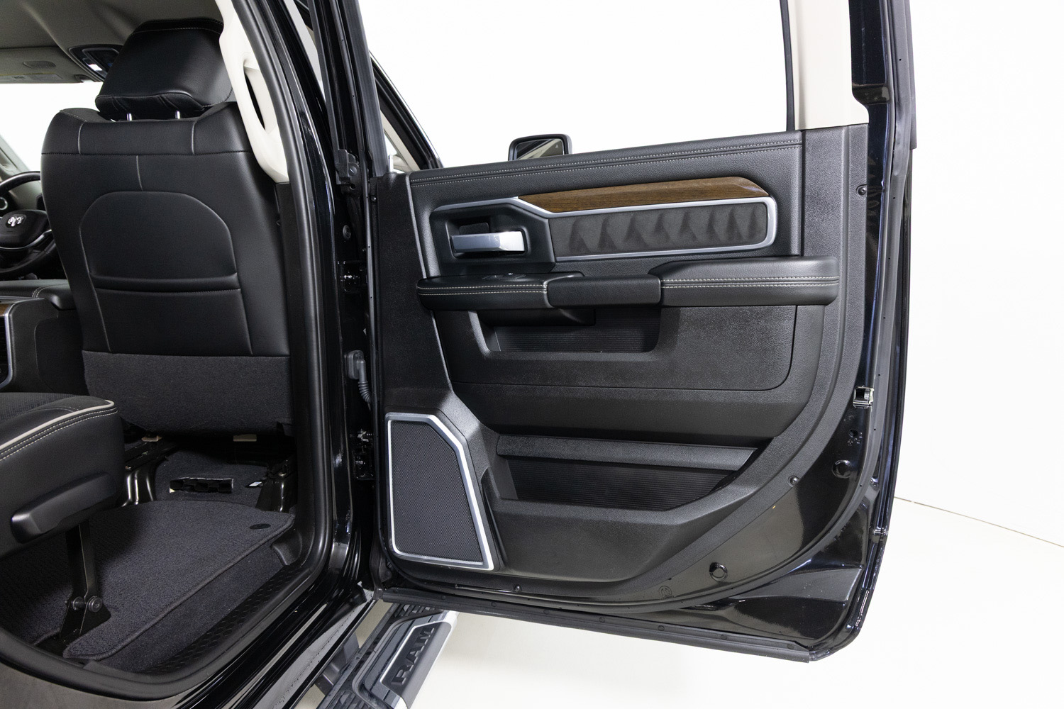 2024 Ram 2500 Laramie photo 15