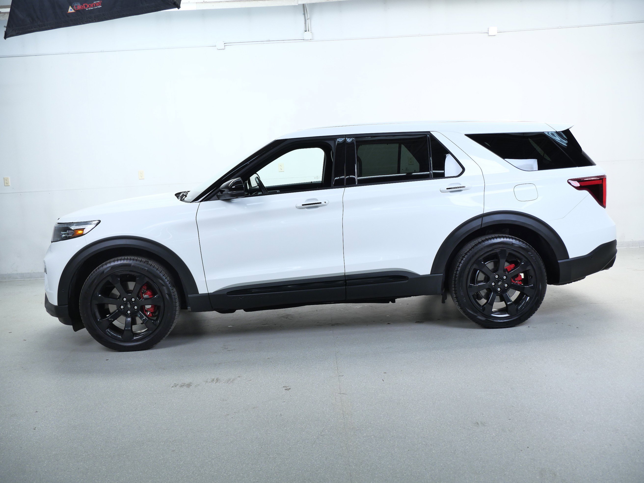 2022 Ford Explorer ST photo 8