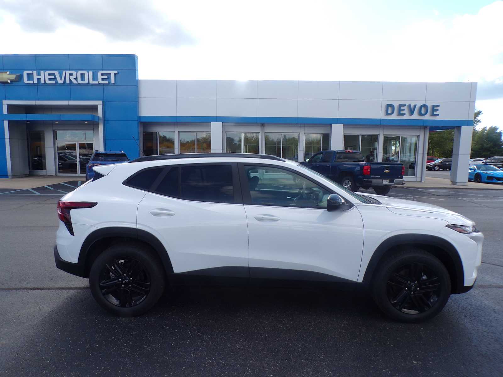 2025 Chevrolet Trax ACTIV photo 2