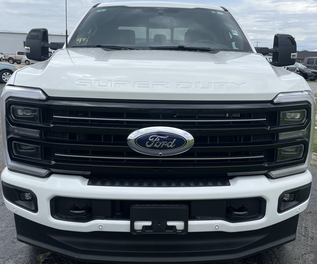 2025 Ford F-250 Platinum photo 2