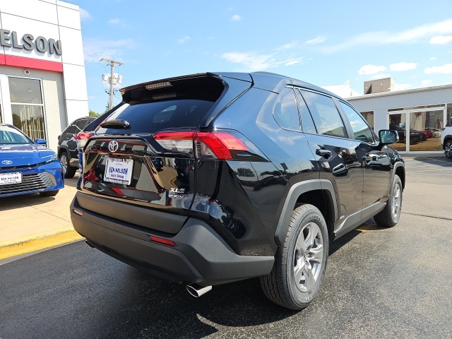 2025 Toyota RAV4 Hybrid XLE photo 13