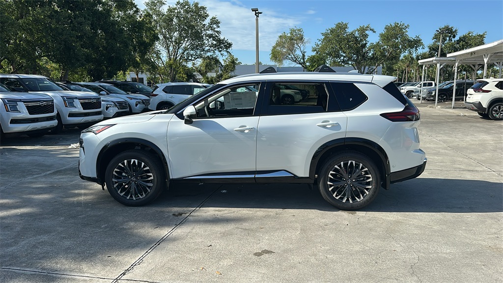 2025 Nissan Rogue Platinum photo 4