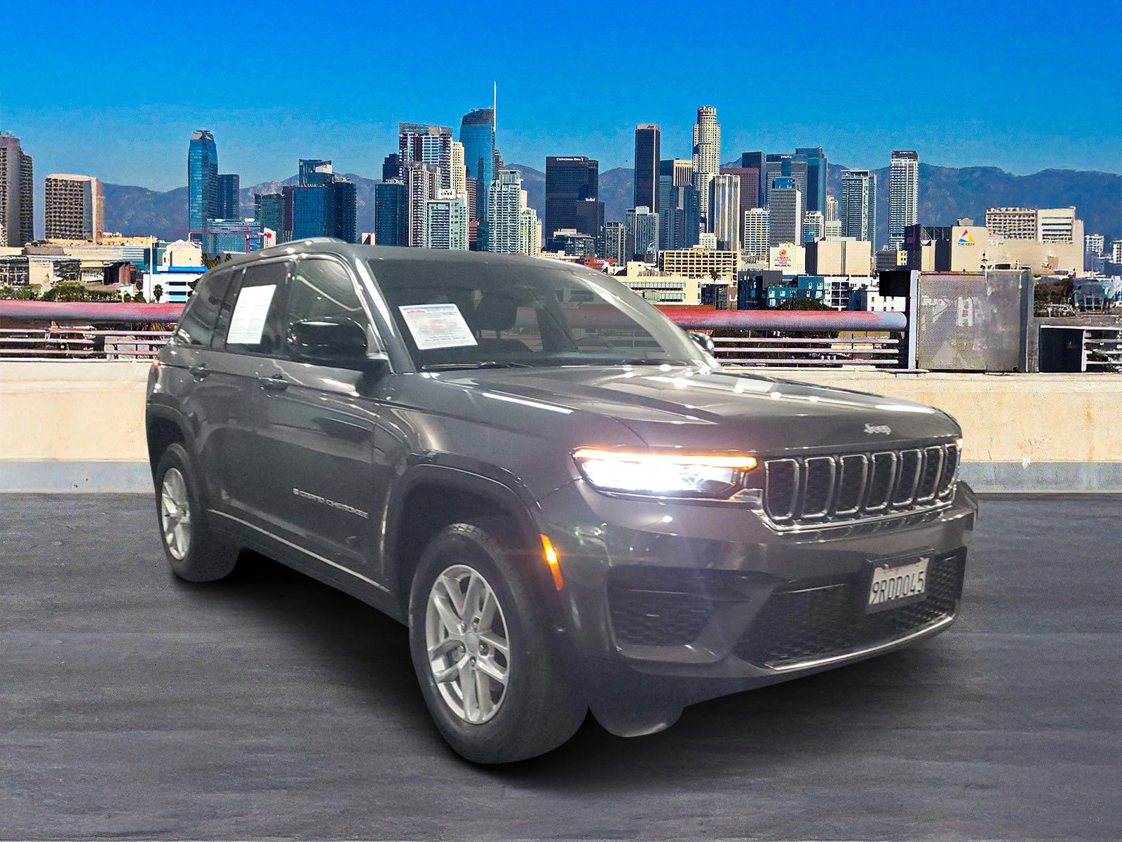 2025 Jeep Grand Cherokee Laredo X photo 2