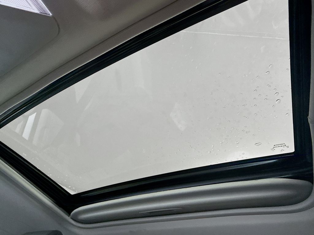 2023 Toyota RAV4 XLE photo 18