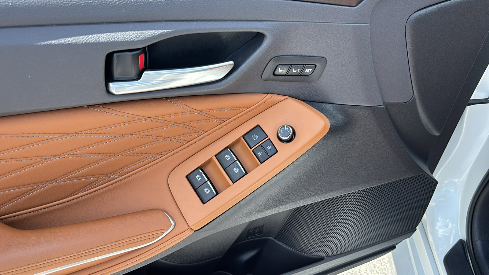 2020 Toyota Avalon Limited photo 11
