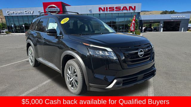 2025 Nissan Pathfinder SV's photo