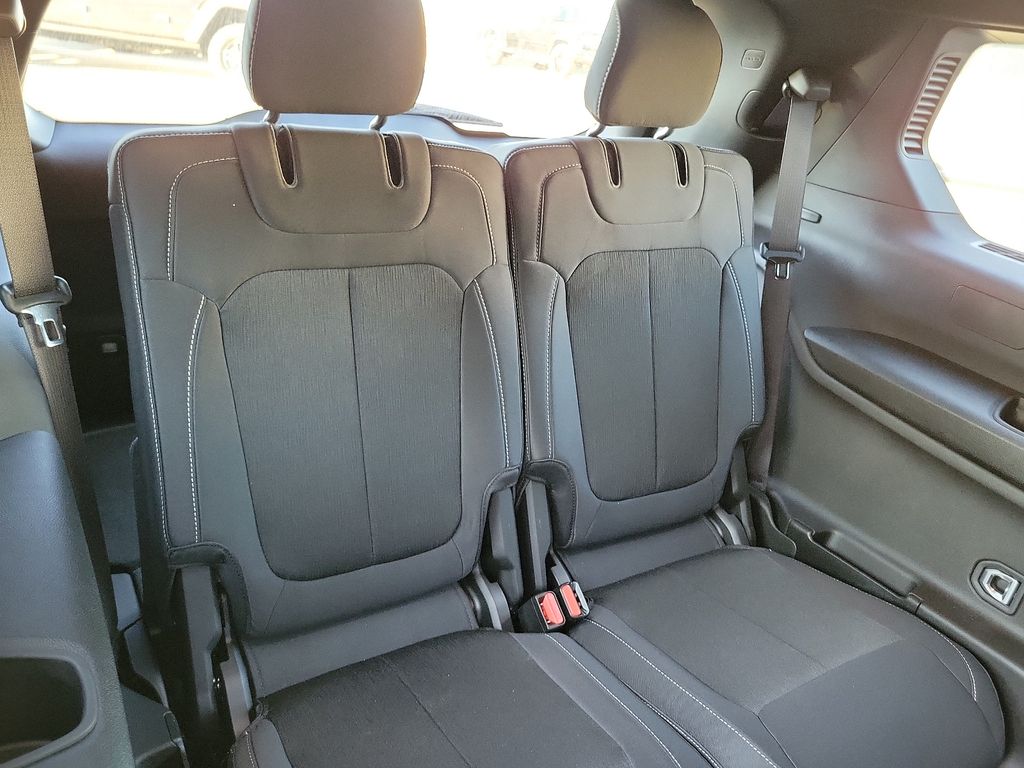 2025 Jeep Grand Cherokee Laredo photo 11