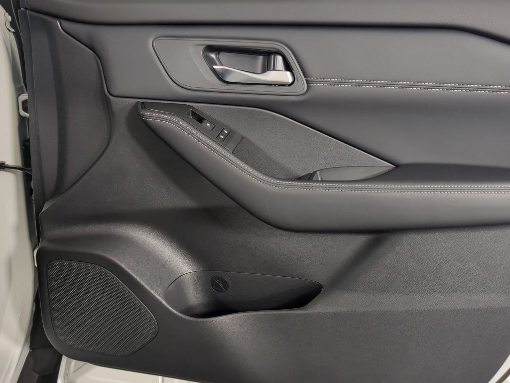 2026 Nissan Rogue SV photo 15