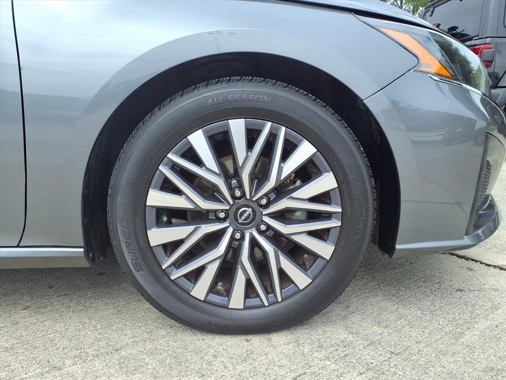 2023 Nissan Altima 2.5 SV photo 3