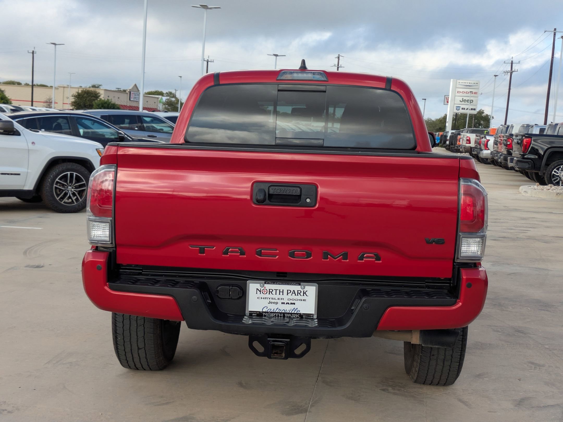 2022 Toyota Tacoma TRD Sport photo 3
