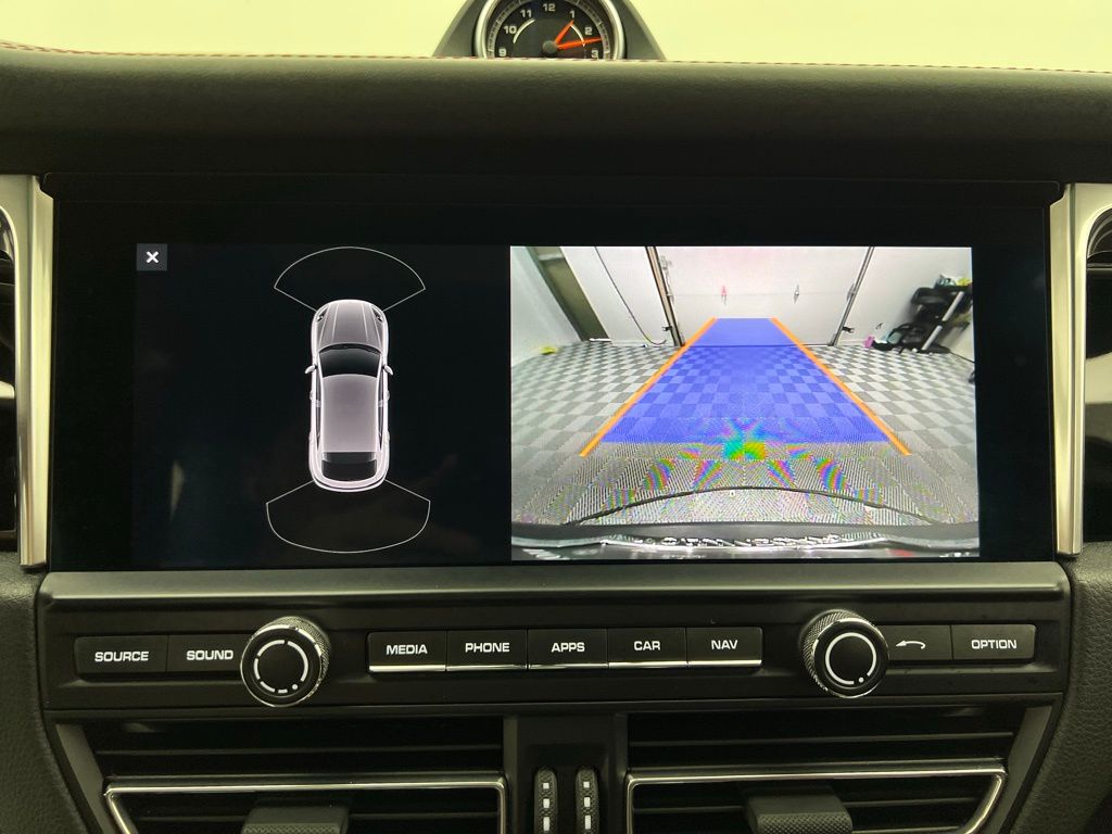 2021 Porsche Macan Base photo 11