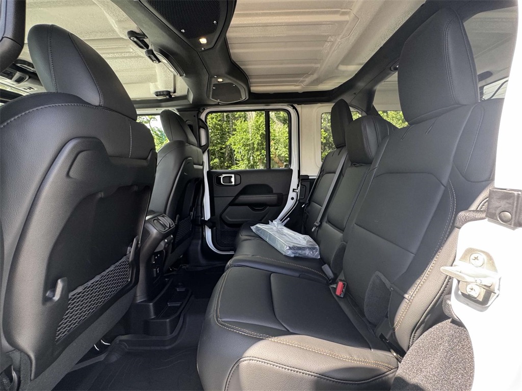 2025 Jeep Wrangler Sahara photo 14