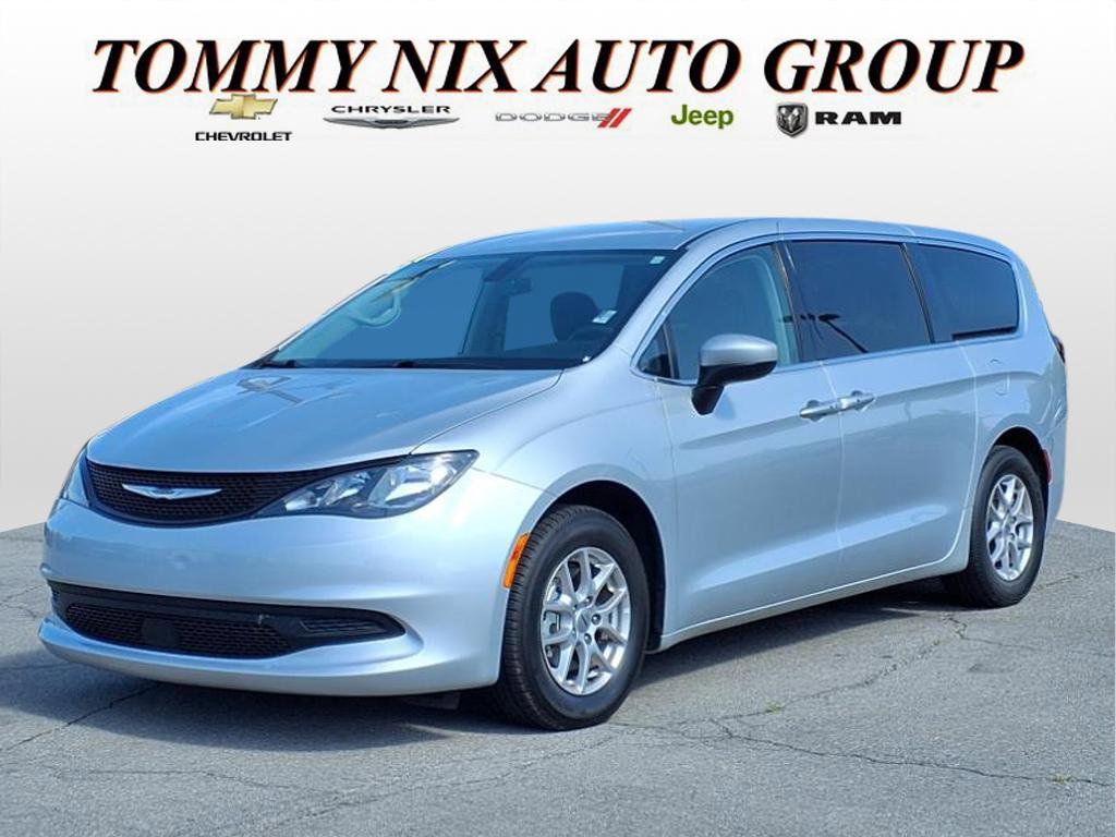 Pre-Owned 2022 Chrysler Voyager LX's photo