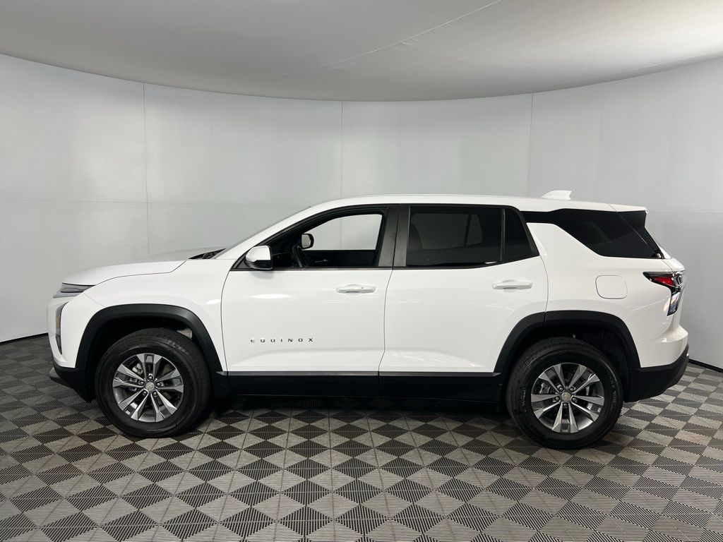 2025 Chevrolet Equinox LT photo 2