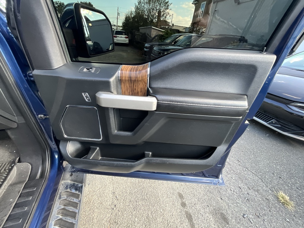 2020 Ford F-150 Lariat photo 32