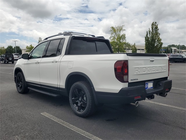 2025 Honda Ridgeline Black Edition photo 6
