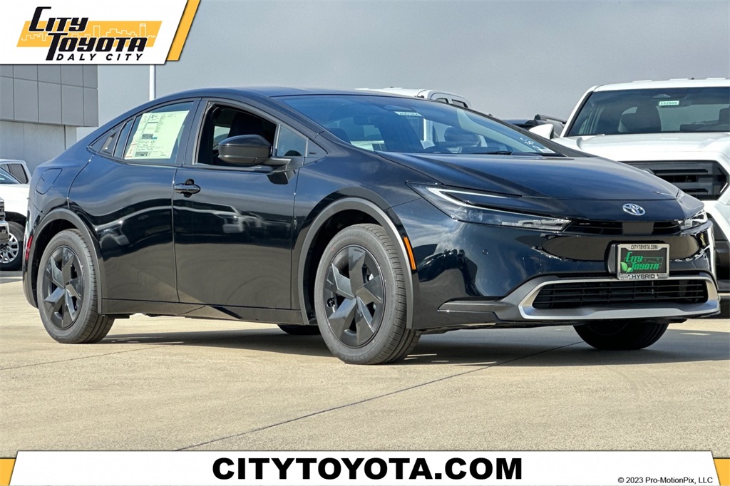 2026 Toyota Prius SE's photo